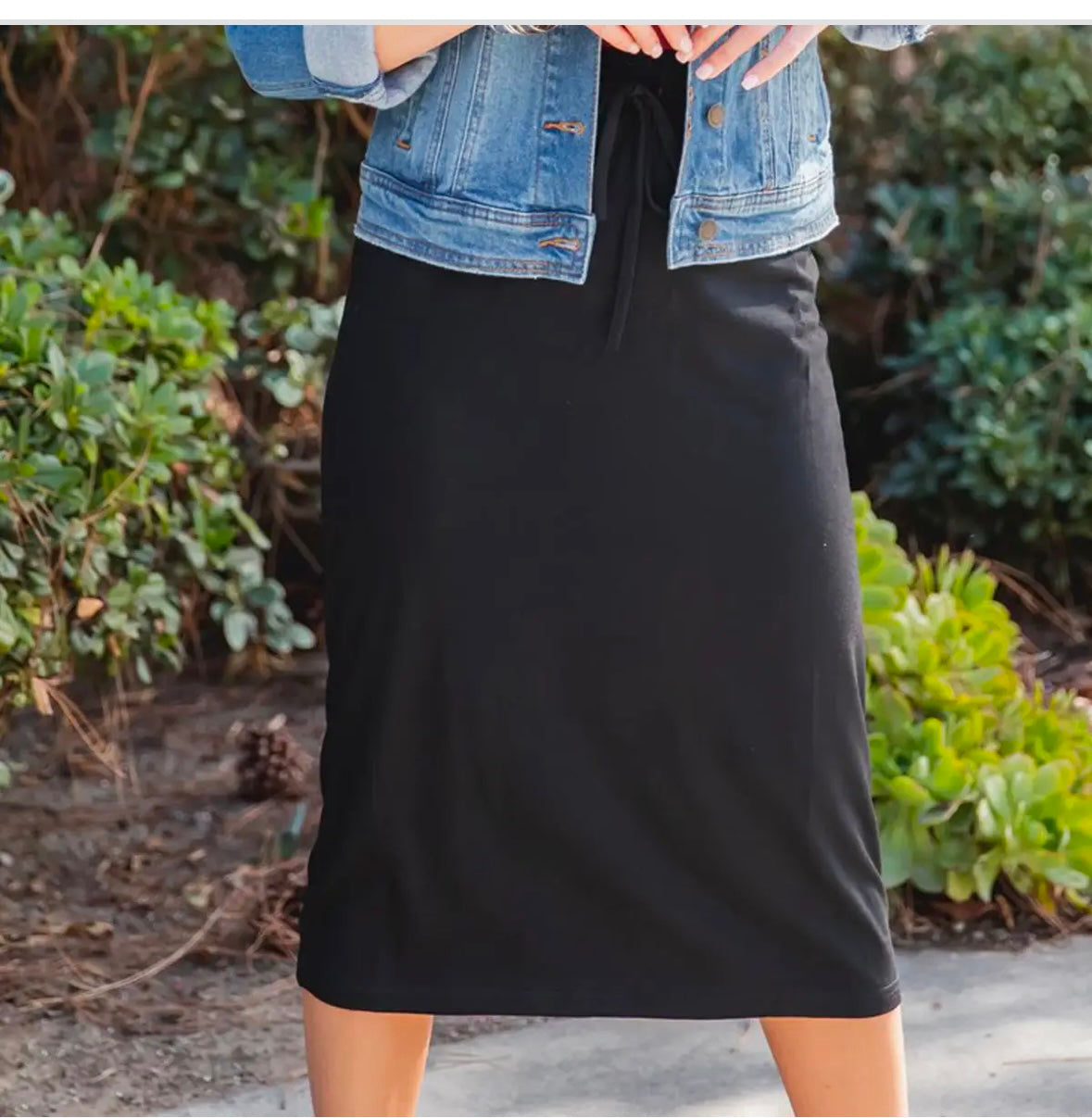 Drawstring black skirt