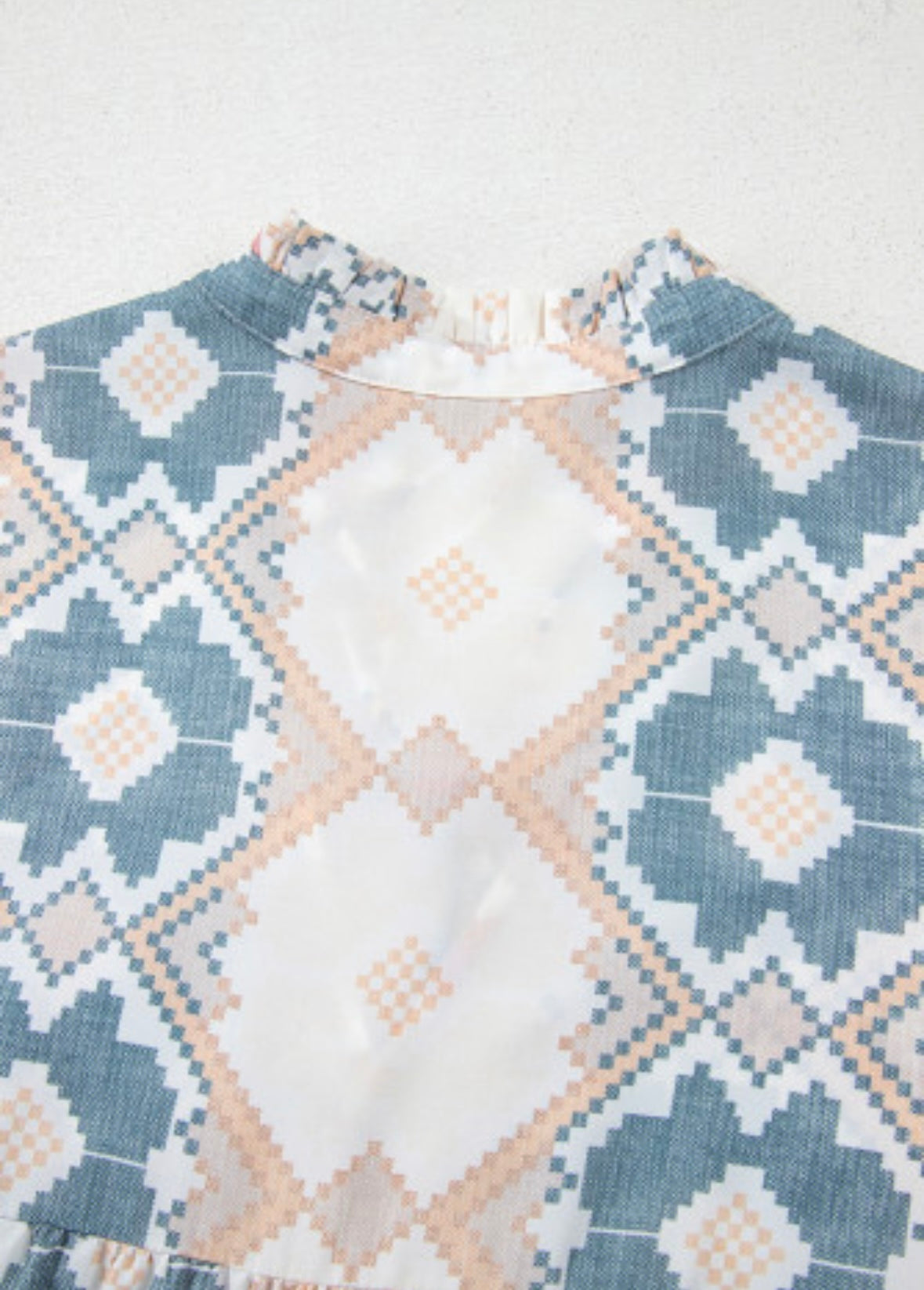 Khaki Geometric Print Tassel Tie Split Neck Balloon Sleeve Blouse